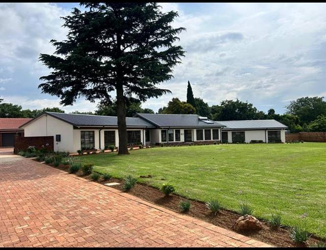 7 BEDROOM HOUSE FOR SALE IN SONNEVELD